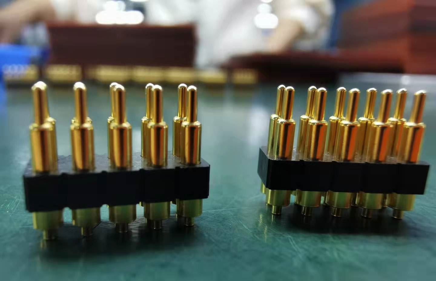 Функцията на високотоковия конектор Pogo Pin