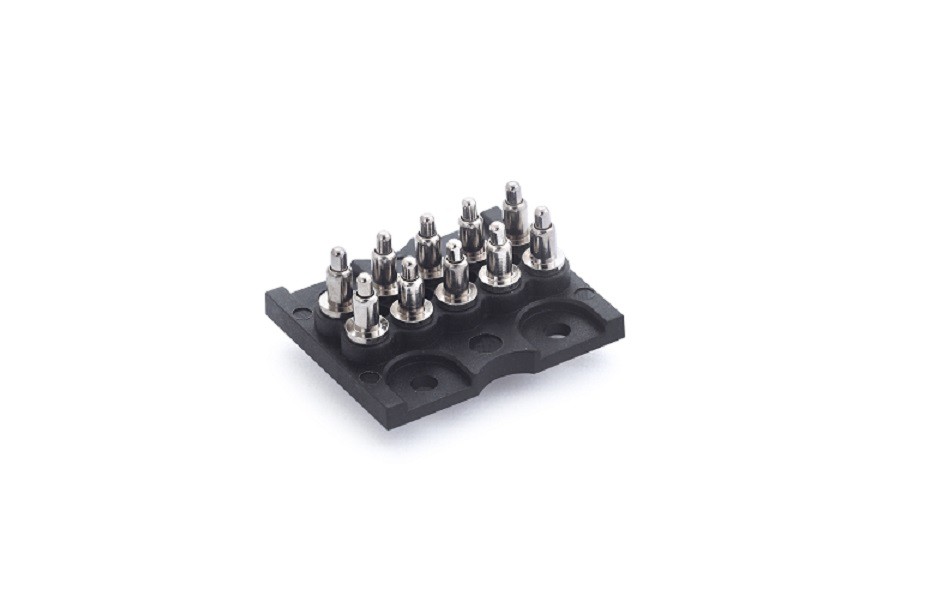 Съединител на заглавната клема с щифтове